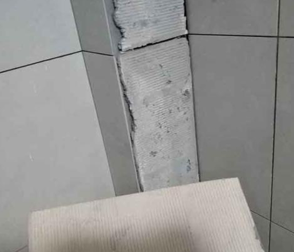 高邑瓷砖空鼓维修公司分享下厨房瓷砖脱落的补救措施。